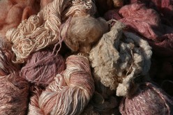 Silk fibres and yarns dyed with madder root